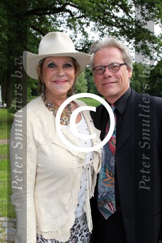 Breukelen 12 juni 2012
Haringparty op Neijenrode. Astrid Engels met man/vriend
Peter Smulders bv