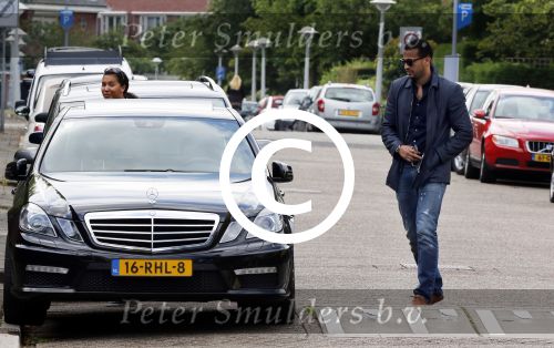 Amsterdam 22 juni 2012
Badr Hari en Joelle Gullit vertrekken bij het huis van Estelle.
Peter Smulders bv