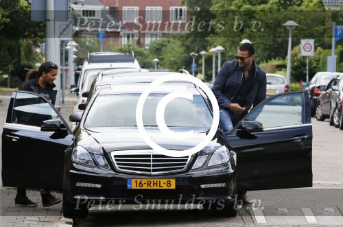 Amsterdam 22 juni 2012
Badr Hari en Joelle Gullit vertrekken bij het huis van Estelle.
Peter Smulders bv