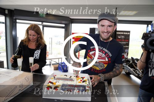 Amsterdam 21 juni 2012
Ben Saunders met zijn nieuwe speciale Harley Davidson.
Peter Smulders bv