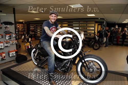 Amsterdam 21 juni 2012
Ben Saunders met zijn nieuwe speciale Harley Davidson.
Peter Smulders bv