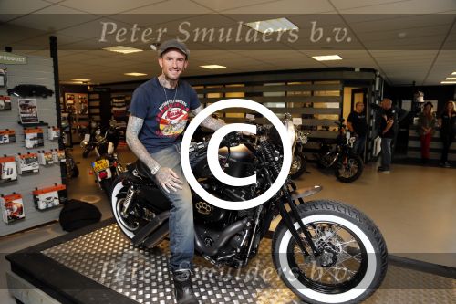 Amsterdam 21 juni 2012
Ben Saunders met zijn nieuwe speciale Harley Davidson.
Peter Smulders bv