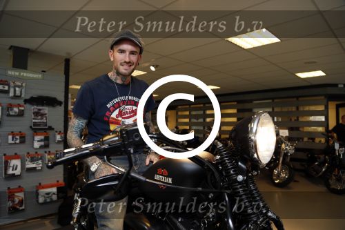 Amsterdam 21 juni 2012
Ben Saunders met zijn nieuwe speciale Harley Davidson.
Peter Smulders bv