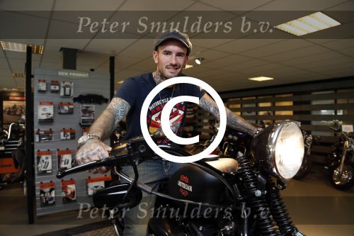 Amsterdam 21 juni 2012
Ben Saunders met zijn nieuwe speciale Harley Davidson.
Peter Smulders bv