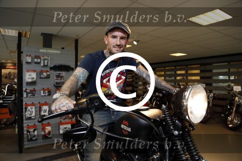 Amsterdam 21 juni 2012
Ben Saunders met zijn nieuwe speciale Harley Davidson.
Peter Smulders bv