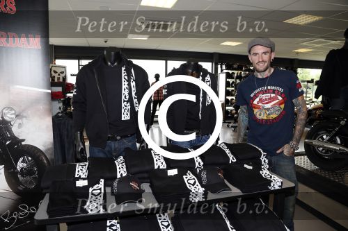 Amsterdam 21 juni 2012
Ben Saunders met zijn nieuwe speciale Harley Davidson.
Peter Smulders bv