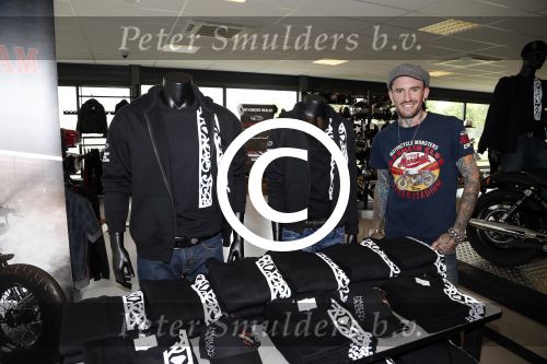 Amsterdam 21 juni 2012
Ben Saunders met zijn nieuwe speciale Harley Davidson.
Peter Smulders bv