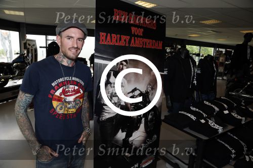 Amsterdam 21 juni 2012
Ben Saunders met zijn nieuwe speciale Harley Davidson.
Peter Smulders bv