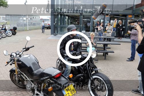 Amsterdam 21 juni 2012
Ben Saunders met zijn nieuwe speciale Harley Davidson.
Peter Smulders bv