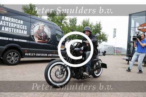 Amsterdam 21 juni 2012
Ben Saunders met zijn nieuwe speciale Harley Davidson.
Peter Smulders bv