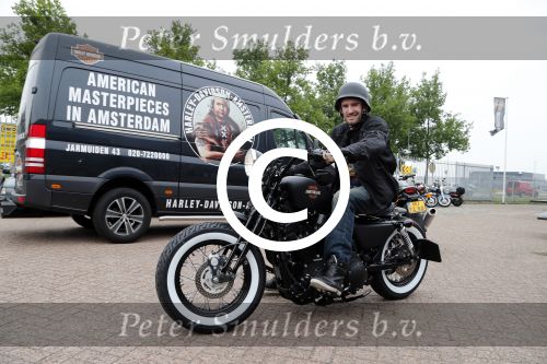 Amsterdam 21 juni 2012
Ben Saunders met zijn nieuwe speciale Harley Davidson.
Peter Smulders bv