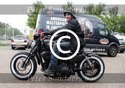 Amsterdam 21 juni 2012
Ben Saunders met zijn nieuwe speciale Harley Davidson.
Peter Smulders bv