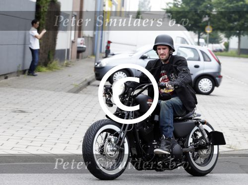 Amsterdam 21 juni 2012
Ben Saunders met zijn nieuwe speciale Harley Davidson.
Peter Smulders bv