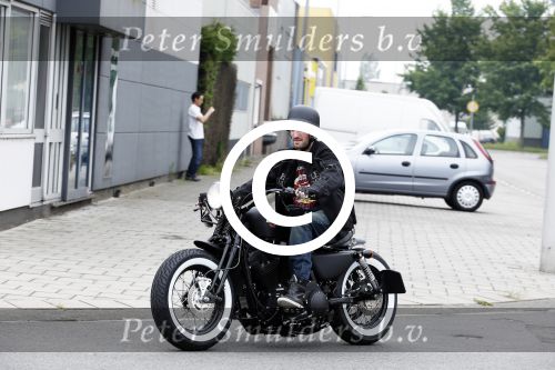 Amsterdam 21 juni 2012
Ben Saunders met zijn nieuwe speciale Harley Davidson.
Peter Smulders bv