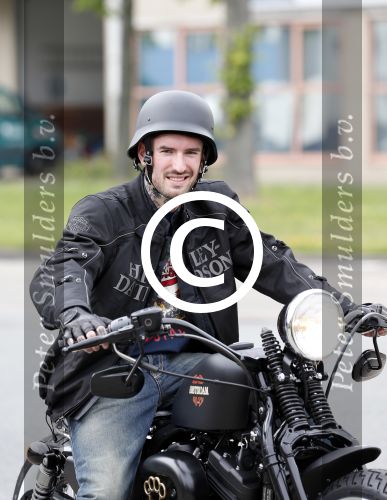 Amsterdam 21 juni 2012
Ben Saunders met zijn nieuwe speciale Harley Davidson.
Peter Smulders bv
