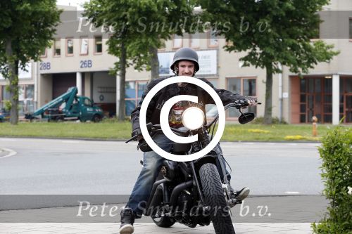 Amsterdam 21 juni 2012
Ben Saunders met zijn nieuwe speciale Harley Davidson.
Peter Smulders bv