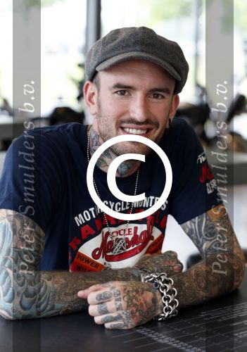 Amsterdam 21 juni 2012
Ben Saunders met zijn nieuwe speciale Harley Davidson.
Peter Smulders bv