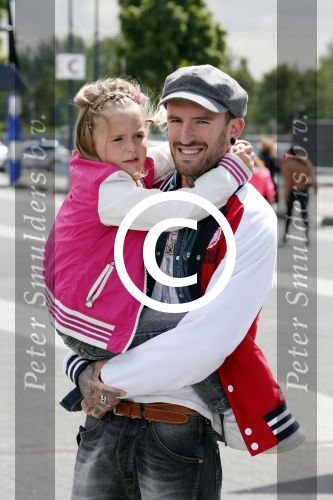 Rotterdam 23 juni 2012
Ben Saunders met zijn dochter Stacey bij K3 in ahoy.
Peter Smulders bv