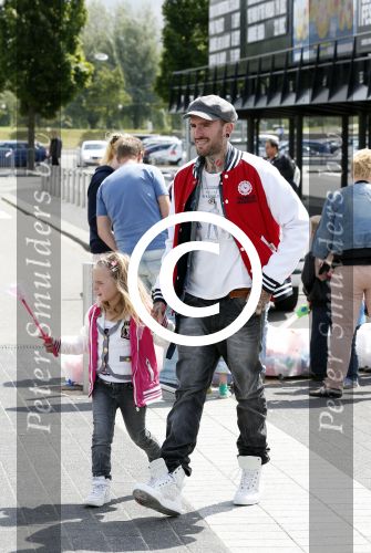 Rotterdam 23 juni 2012
Ben Saunders met zijn dochter Stacey bij K3 in ahoy.
Peter Smulders bv