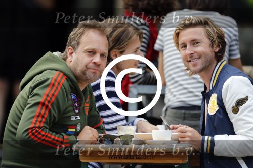 Amsterdam 9 augustus 2012
Carlo Boszhard met zijn vriend Herald op terras in de jordaan.
Peter Smulders bv