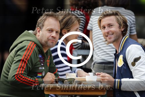 Amsterdam 9 augustus 2012
Carlo Boszhard met zijn vriend Herald op terras in de jordaan.
Peter Smulders bv