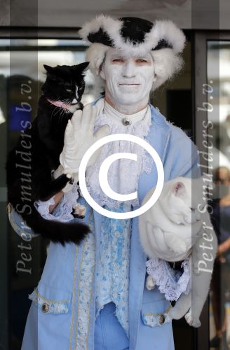 St Tropez 3 augustus 2012
Cat man ( de man met de poezen/katten)in St Tropez.
Peter Smulders bv
