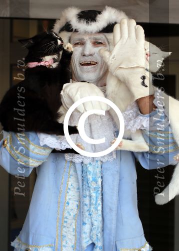 St Tropez 3 augustus 2012
Cat man ( de man met de poezen/katten)in St Tropez.
Peter Smulders bv