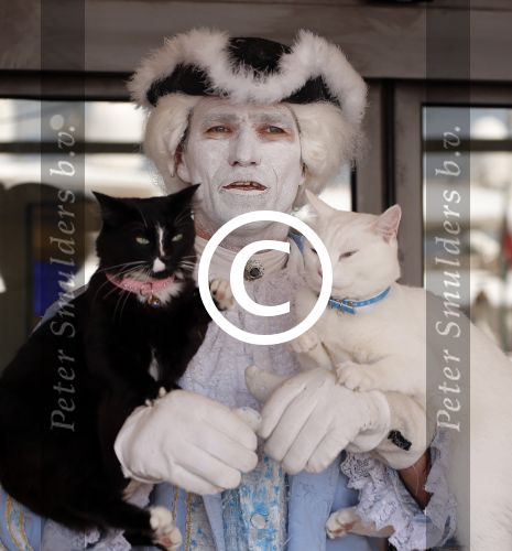 St Tropez 3 augustus 2012
Cat man ( de man met de poezen/katten)in St Tropez.
Peter Smulders bv