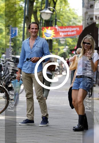 Amsterdam 28 juli 2012
Chantal janzen met vriend Marco op de cornelis schuytstraat.
Peter Smulders bv