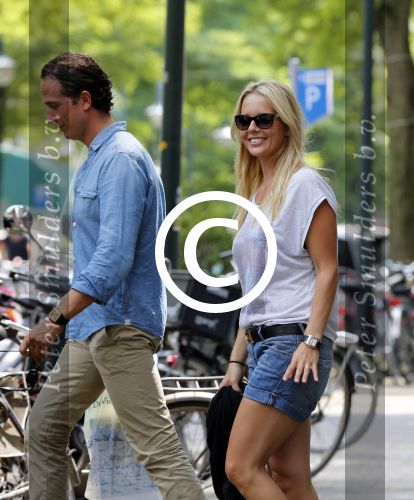 Amsterdam 28 juli 2012
Chantal janzen met vriend Marco op de cornelis schuytstraat.
Peter Smulders bv
