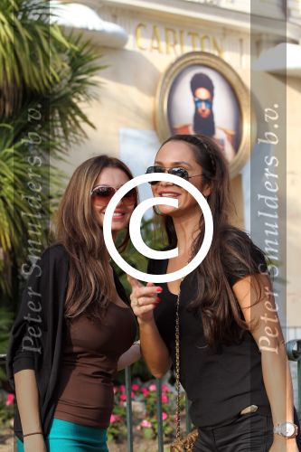 Cannes 10 mei 2012
Chantal Oornink met een vriendin op de boulevard van Cannes.
Peter Smulders bv