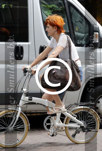Amsterdam 28 juli 2012
Chazia Mourali op de fiets.
Peter Smulders bv