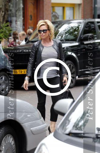 Amsterdam 20 juni 2012
Connie Breukhoven op de cornelis schuytstraat.
Peter Smulders bv
