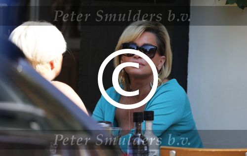 Amsterdam 26 juli 2012
Connie Breukhoven met een vrienin op terras.
Peter Smulders bv
