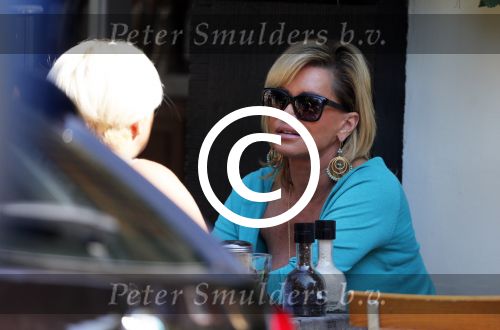Amsterdam 26 juli 2012
Connie Breukhoven met een vrienin op terras.
Peter Smulders bv