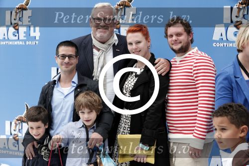 Haarlem 27 juni 2012
Premiere ice age 4 in pathe haarlem. Coosje Smid met vriend
Peter Smulders bv