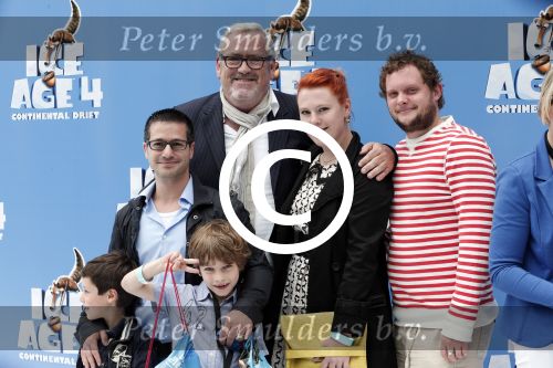 Haarlem 27 juni 2012
Premiere ice age 4 in pathe haarlem. Coosje Smid met vriend
Peter Smulders bv