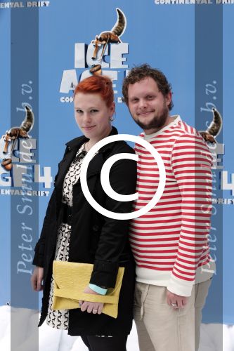 Haarlem 27 juni 2012
Premiere ice age 4 in pathe haarlem. Coosje Smid met vriend
Peter Smulders bv