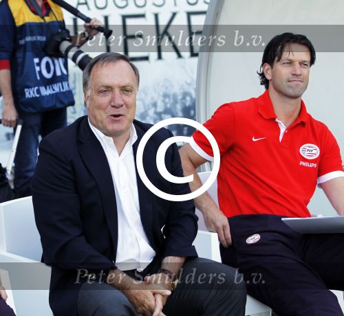 Waalwijk, 11 Augustus 2012
Eerste kompetitiewedstrijd in het nieuwe seizoen 2012/2013 tussen RKC-PSV, eindstand 3-2
Dick Advocaat met Ernest Stewart en Mart v d Heuvel
Foto Peter Smulders BV