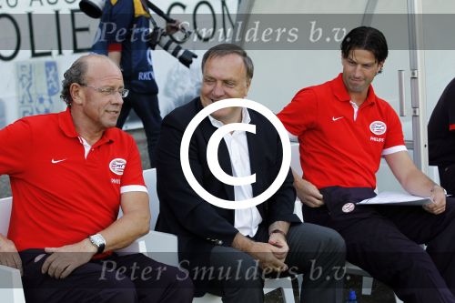 Waalwijk, 11 Augustus 2012
Eerste kompetitiewedstrijd in het nieuwe seizoen 2012/2013 tussen RKC-PSV, eindstand 3-2
Dick Advocaat met Ernest Stewart en Mart v d Heuvel
Foto Peter Smulders BV