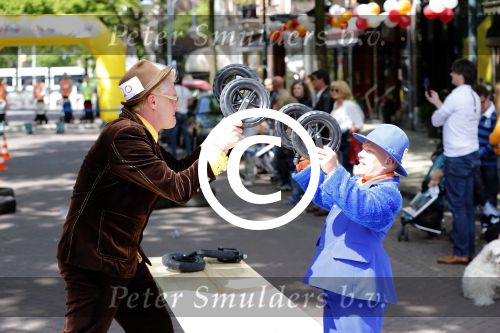 Amsterdam 17 juni 2012
Kinderwagen race op de cornelis schuytstraat door easywalker.
Peter Smulders bv