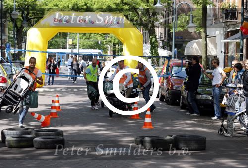 Amsterdam 17 juni 2012
Kinderwagen race op de cornelis schuytstraat door easywalker.
Peter Smulders bv