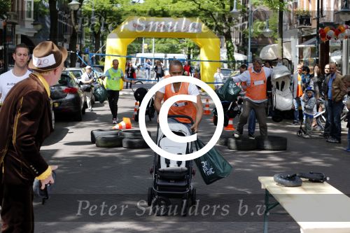 Amsterdam 17 juni 2012
Kinderwagen race op de cornelis schuytstraat door easywalker.
Peter Smulders bv
