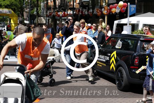 Amsterdam 17 juni 2012
Kinderwagen race op de cornelis schuytstraat door easywalker.
Peter Smulders bv