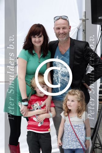 Haarlem 27 juni 2012
Premiere ice age 4 in pathe haarlem. Eddy Zoey met vrouw en kinderen
Peter Smulders bv
