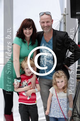 Haarlem 27 juni 2012
Premiere ice age 4 in pathe haarlem. Eddy Zoey met vrouw en kinderen
Peter Smulders bv