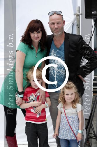 Haarlem 27 juni 2012
Premiere ice age 4 in pathe haarlem. Eddy Zoey met vrouw en kinderen
Peter Smulders bv