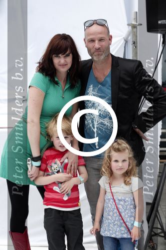 Haarlem 27 juni 2012
Premiere ice age 4 in pathe haarlem. Eddy Zoey met vrouw en kinderen
Peter Smulders bv