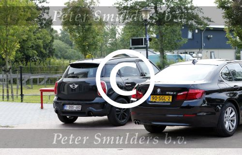 Vinkeveen 20 juni 2012
Ellemieke Vermolen haar auto bij haar vakantiewoning in Vinkeveen.
Peter Smulders bv