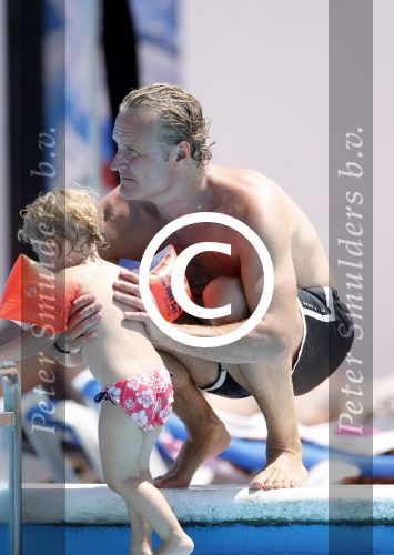 Ibiza 30 juli 2012
Wendy v Dijk met Erland Galjaard Lizzy Sem Mik en haar moeder in het aquapark op ibiza.
Peter Smulders bv